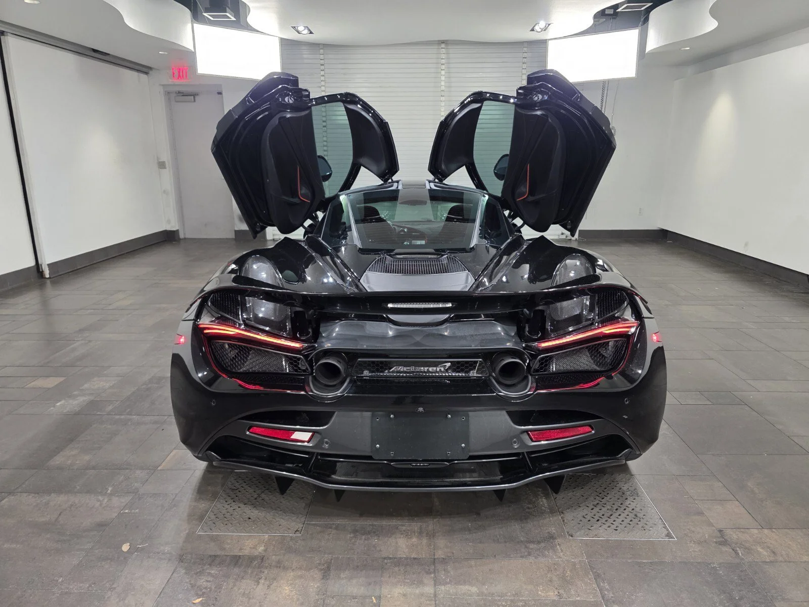 Used 2022 Onyx Black McLaren Performance Coupe image 21