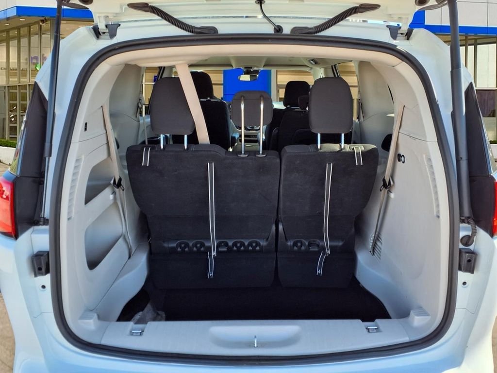 Used 2023 White Chrysler LX image 24
