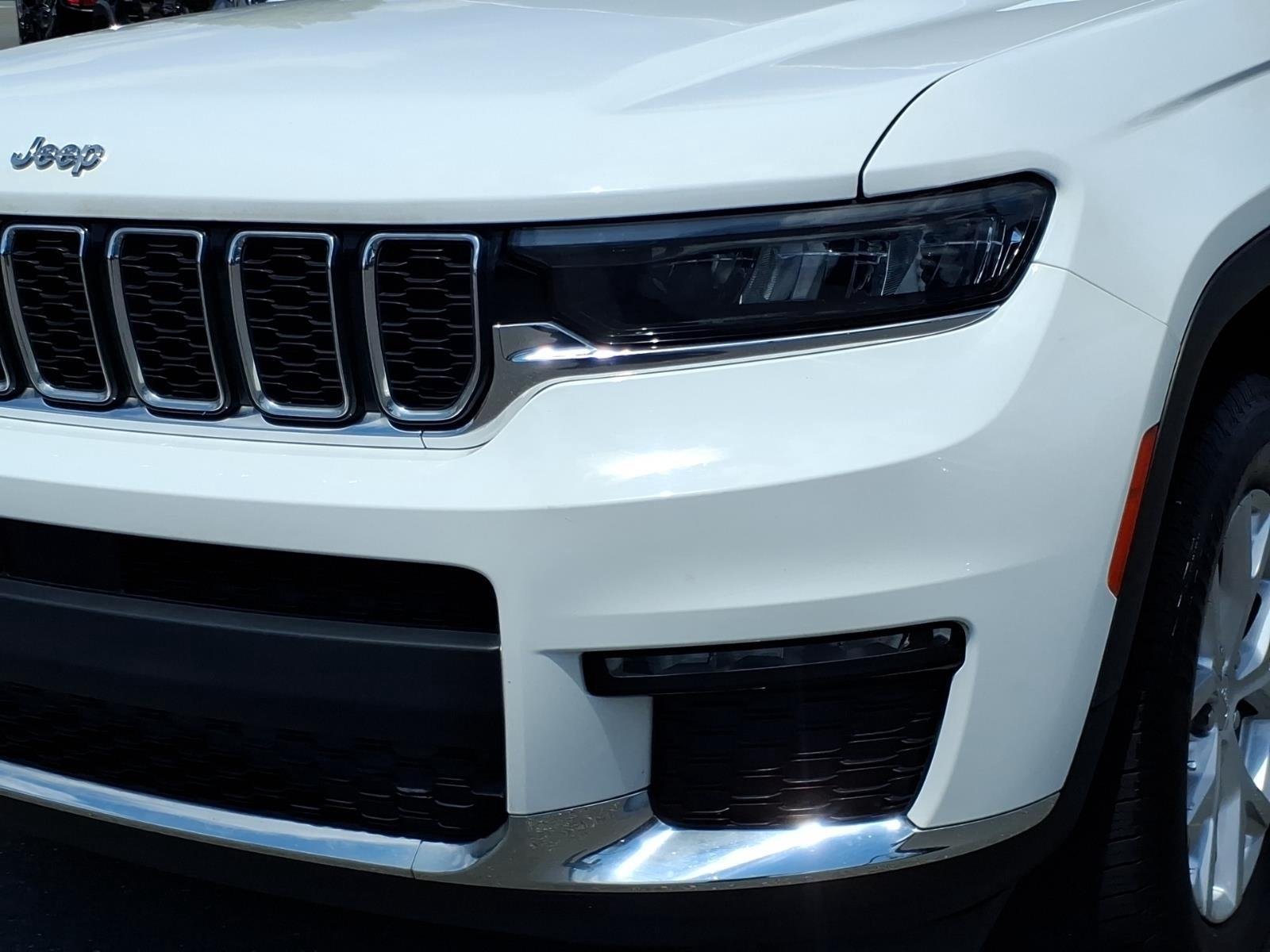 Used 2023 Bright White Clearcoat Jeep Limited image 15