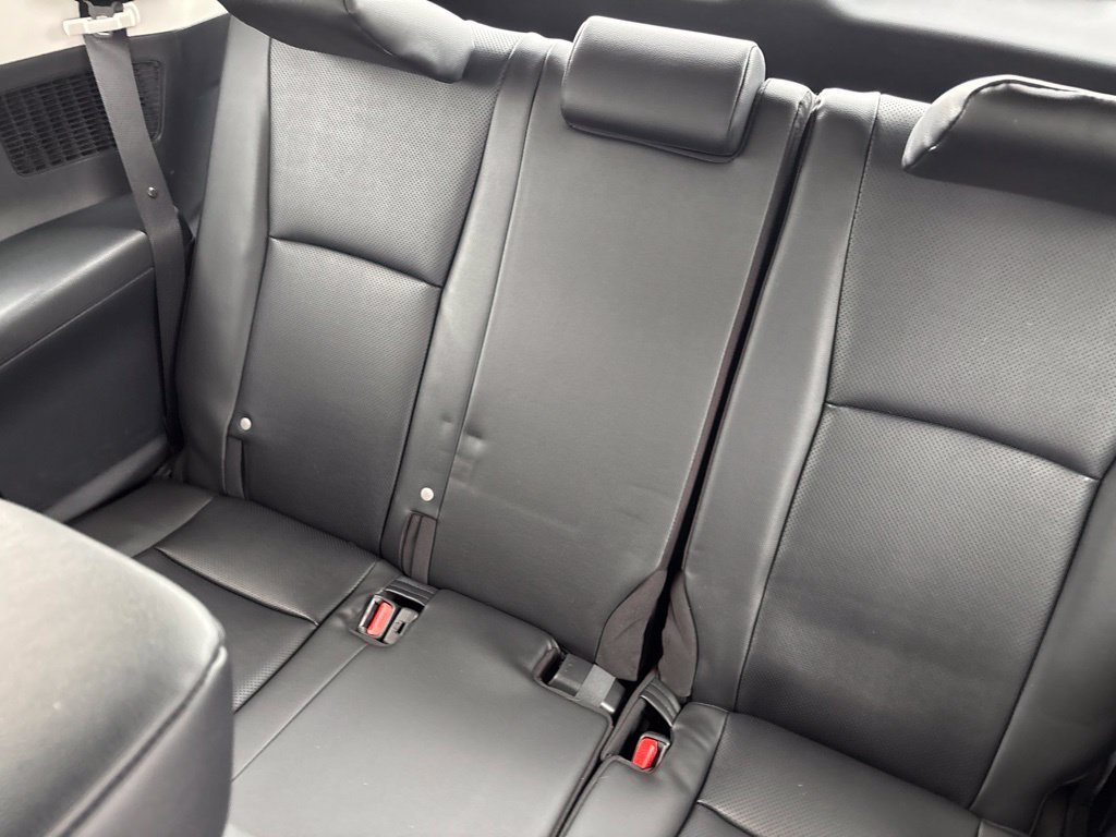 Used 2025  Toyota XLE image 12