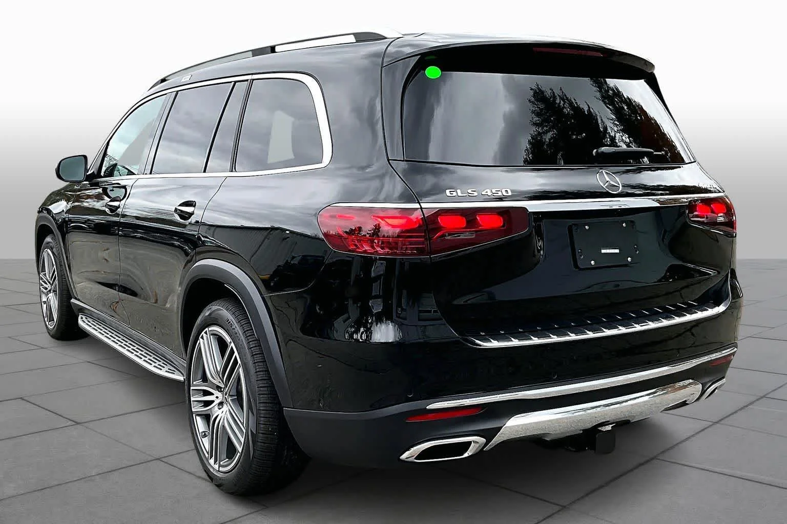 New 2026 040/Black Mercedes-Benz GLS 450 image 4