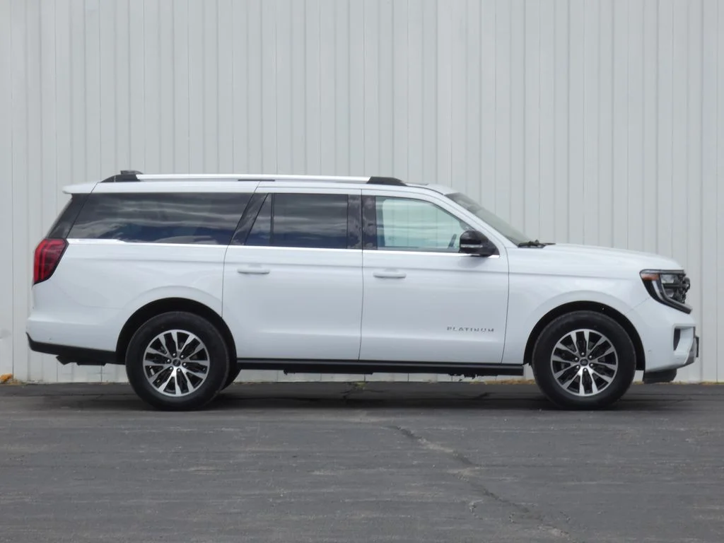 Used 2025 Ford Expedition Platinum with VIN 1FMJK1M83SEA27313 for sale in Kansas City