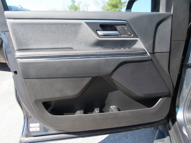 New 2026 Deep Ocean Metallic GMC Elevation Extended Range image 10