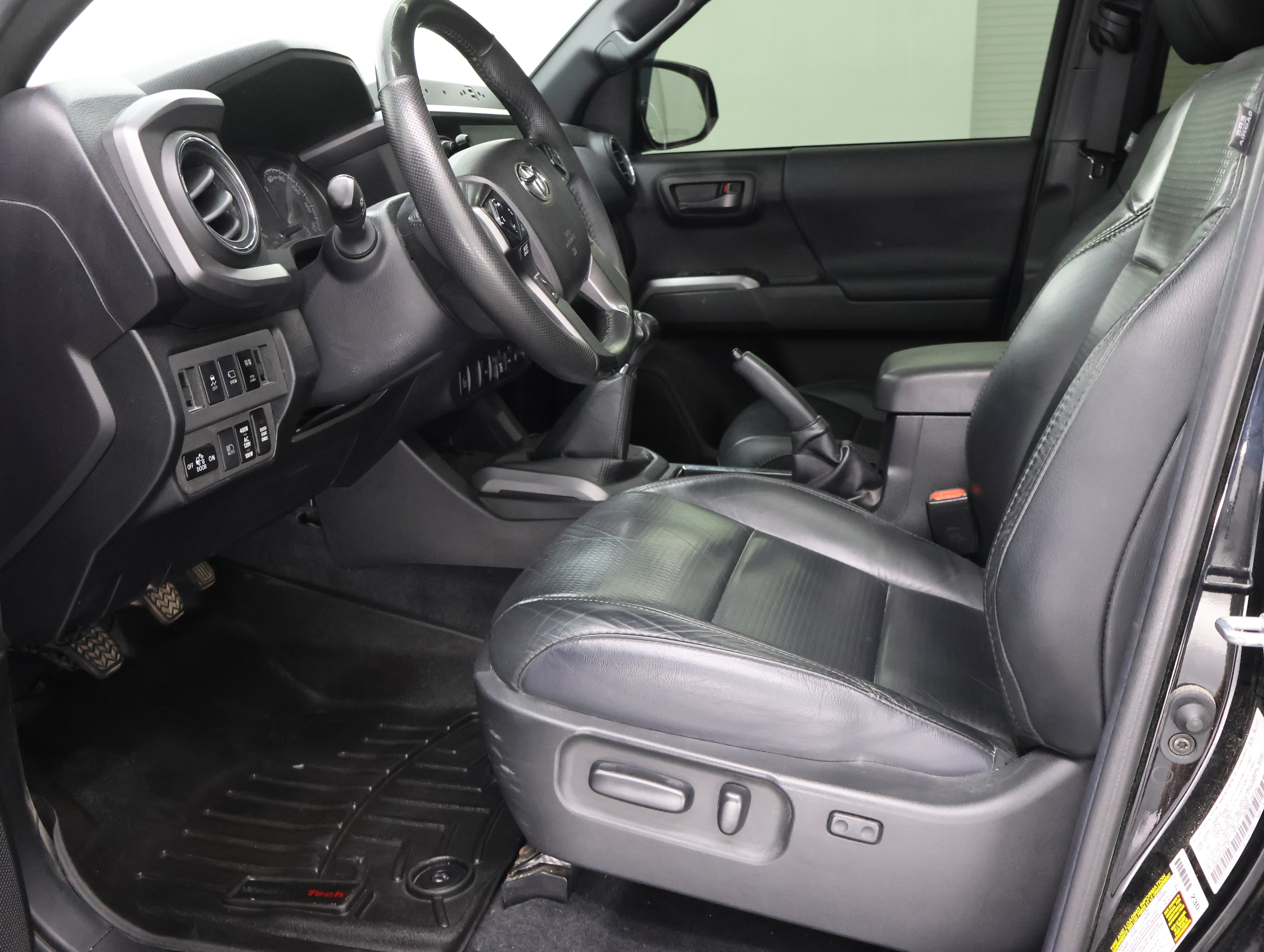 Used 2021  Toyota  image 8