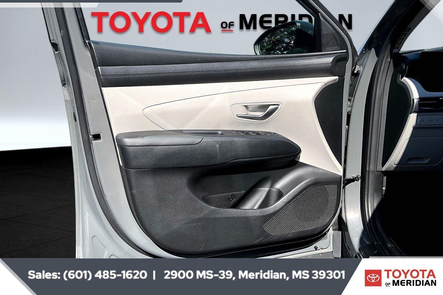 Used 2025 Hampton Gray Hyundai SEL image 17