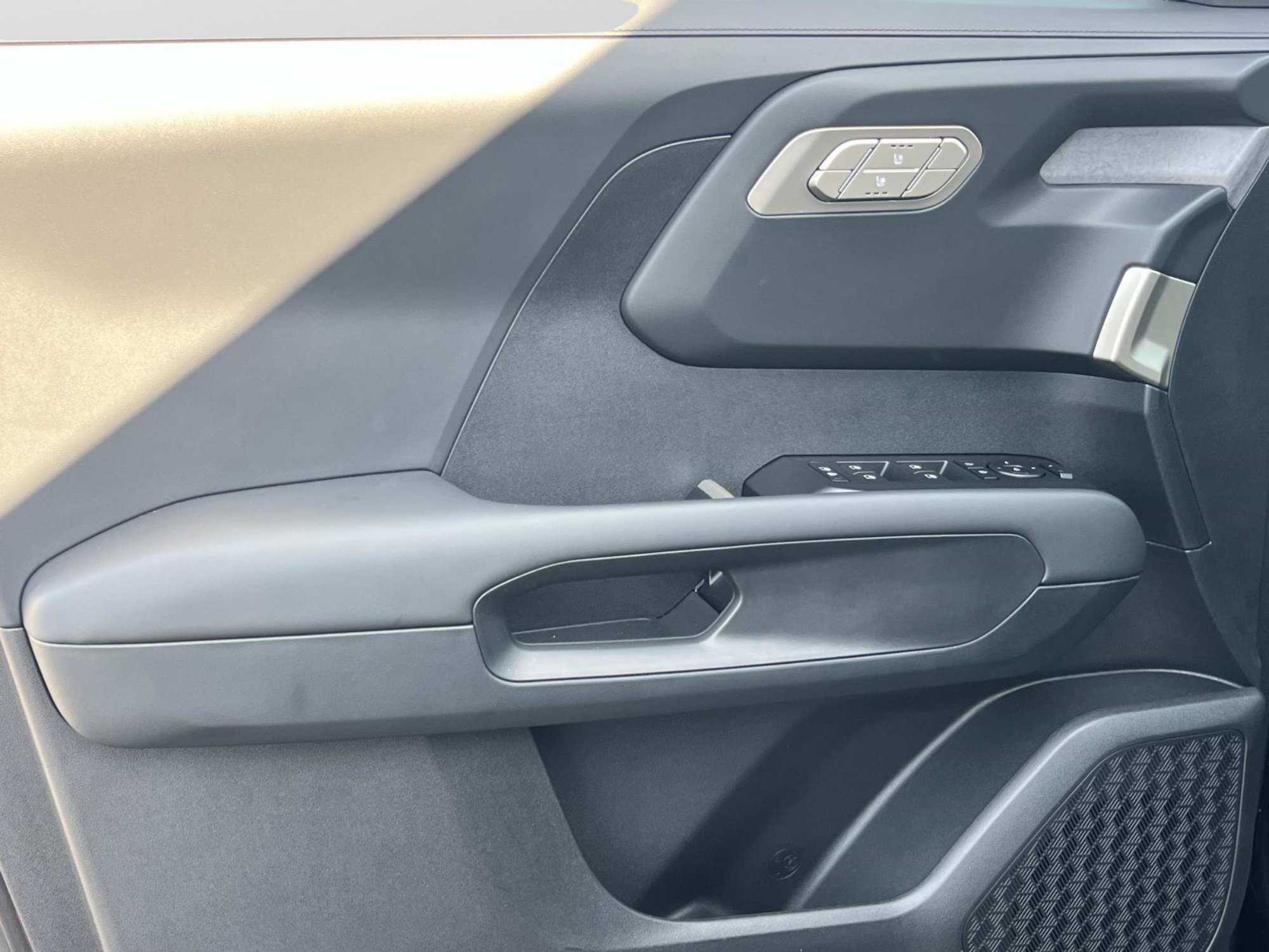 New 2027 Panthera Metal Kia EX image 20