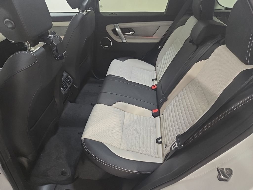 New 2026 Fuji White LAND ROVER  image 25