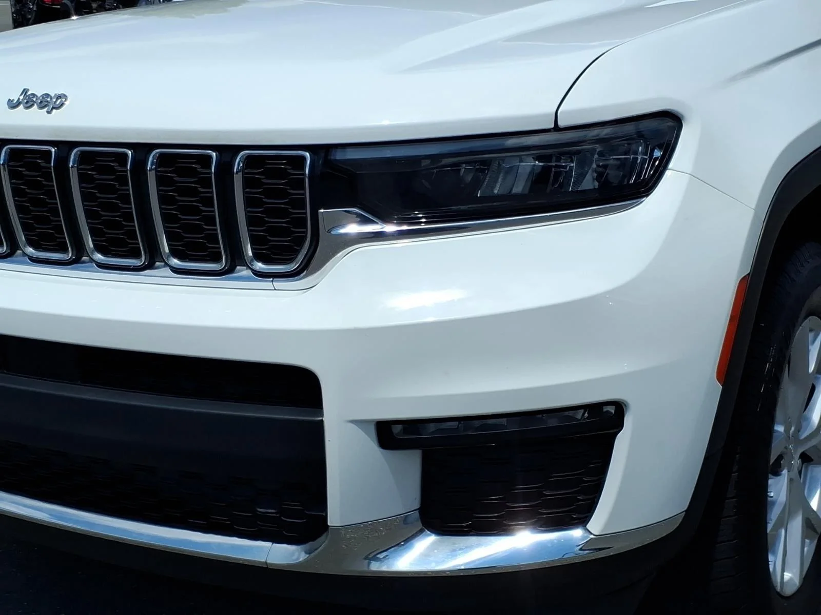 Used 2023 Bright White Clearcoat Jeep Limited image 15