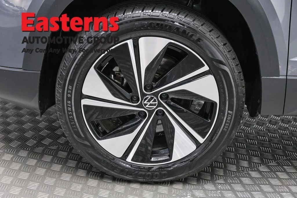 Used 2025 Gray Volkswagen 1.5T SE image 31