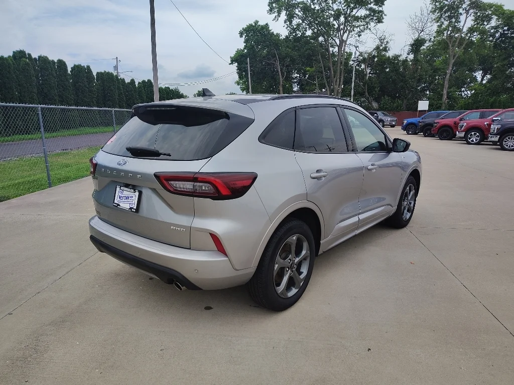 Used 2024 Iconic Silver Metallic Ford ST-Line image 27
