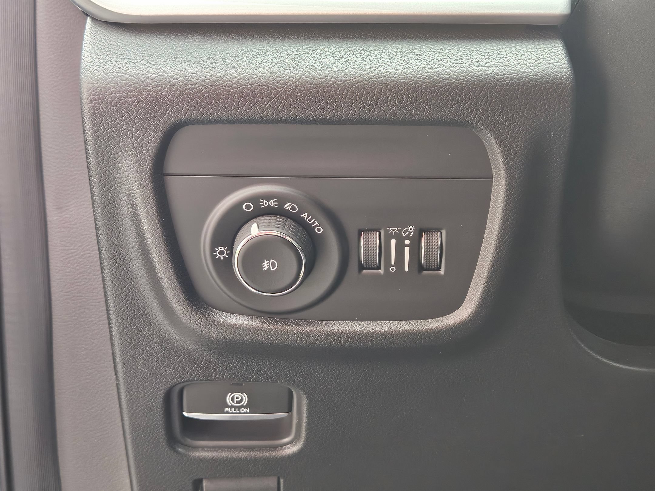 New 2026 Steel Blue Exterior Paint Jeep Limited Reserve image 18