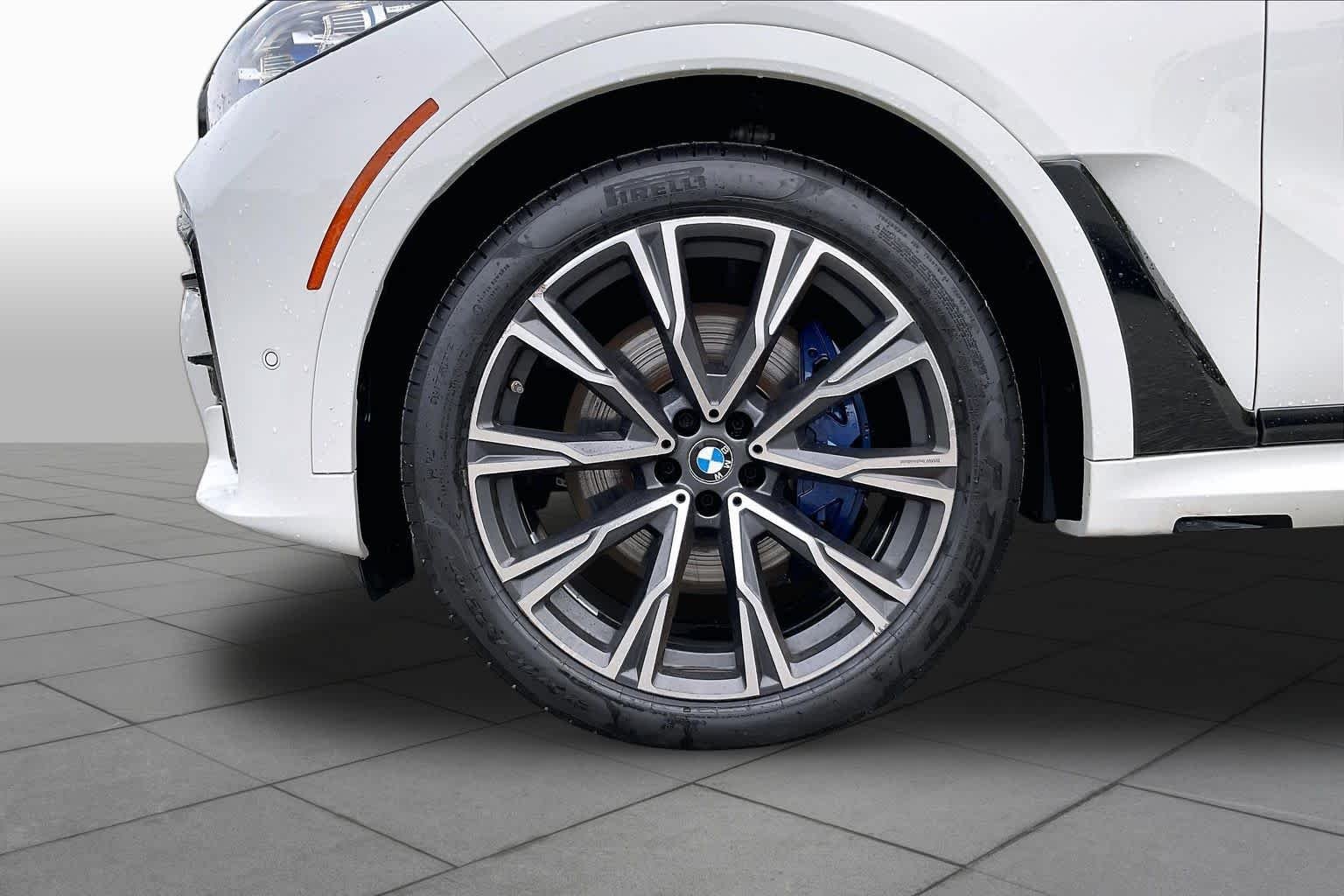 Used 2020 Alpine White BMW M50i image 10