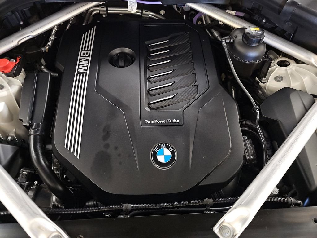 Used 2022 White BMW xDrive40i image 32