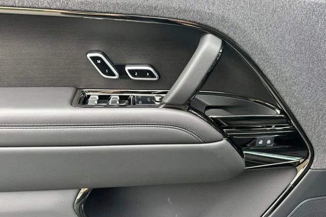 New 2026 Carpathian Grey Land Rover Dynamic SE image 10