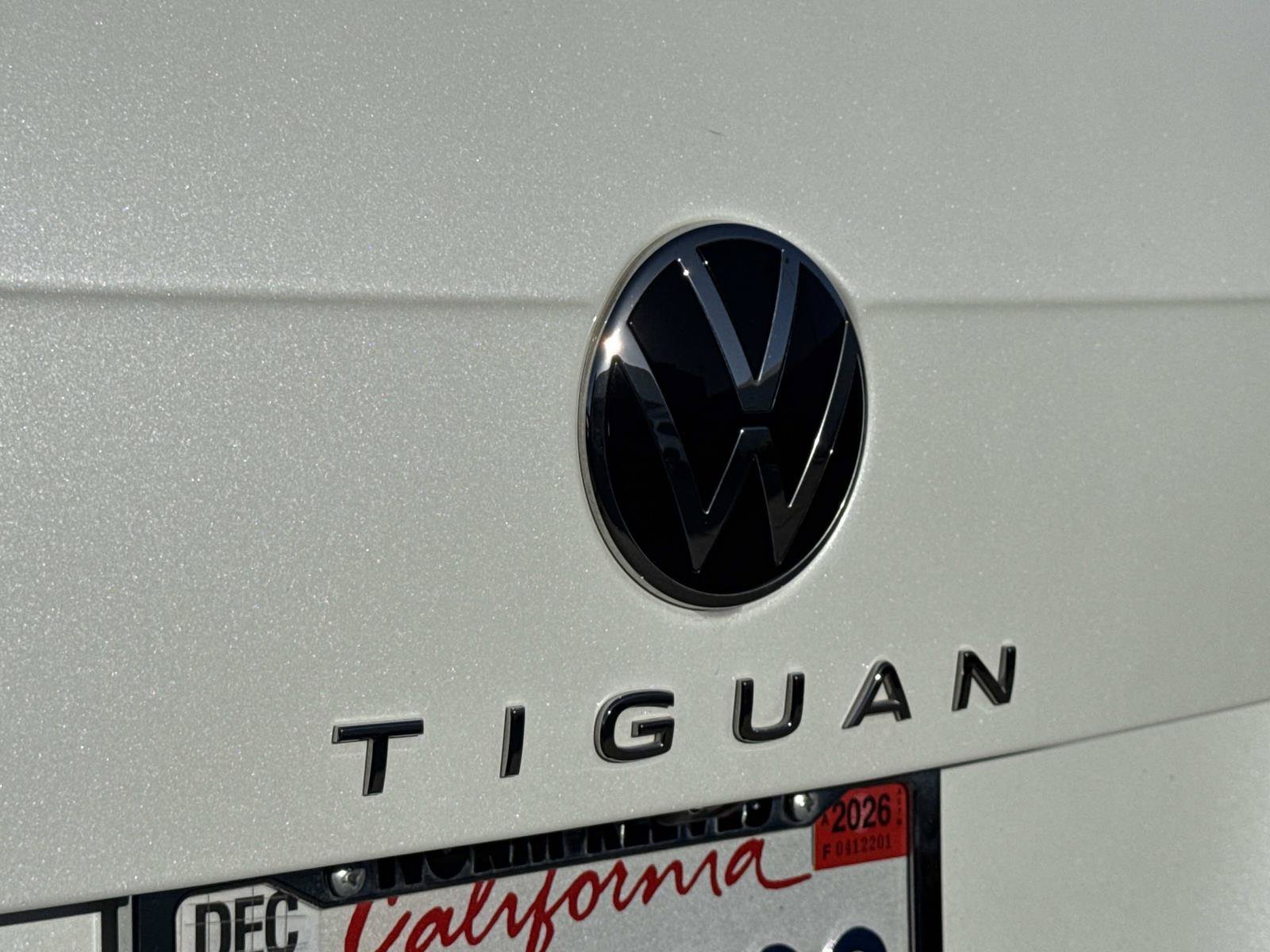 Certified Used 2024 Opal White Pearl Volkswagen SE R-Line Black image 31