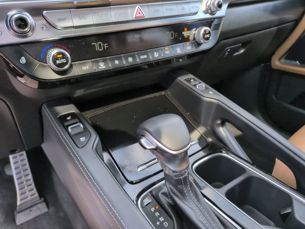 Used 2021 White Kia SX image 23