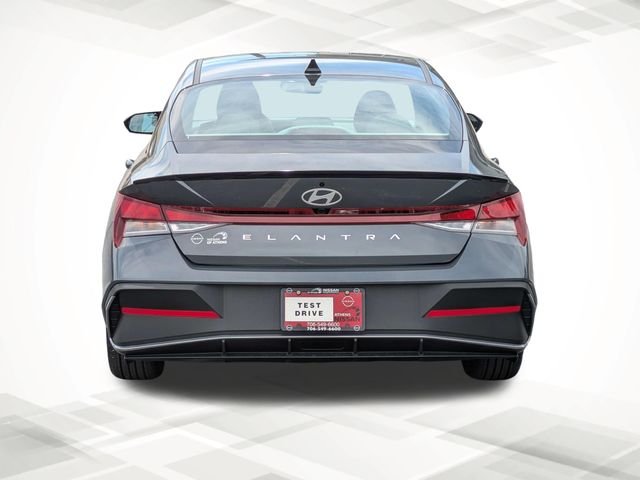 Used 2025 Gray Hyundai SEL Sport image 5