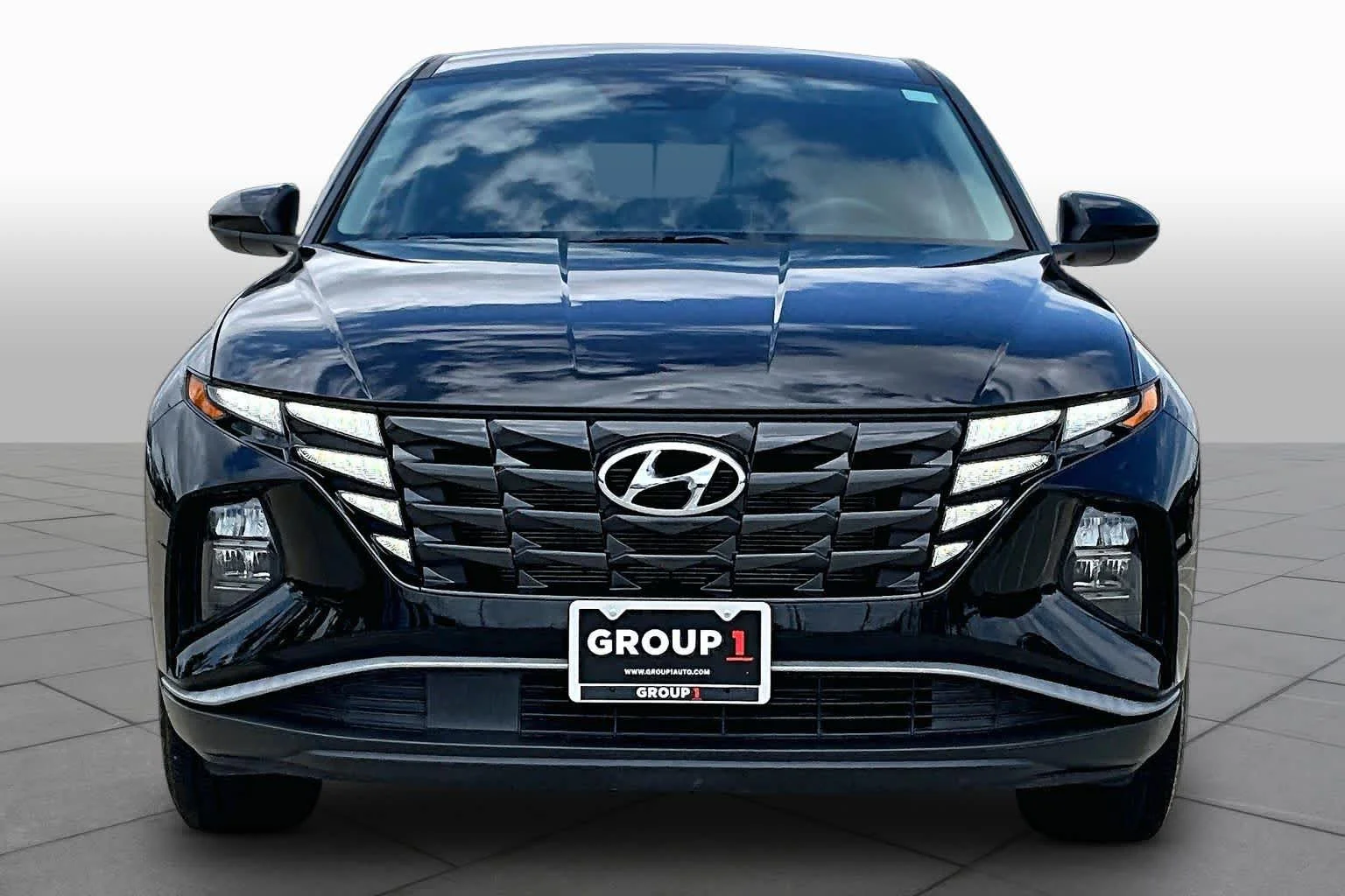 Used 2024 Black Pearl Hyundai SE image 4
