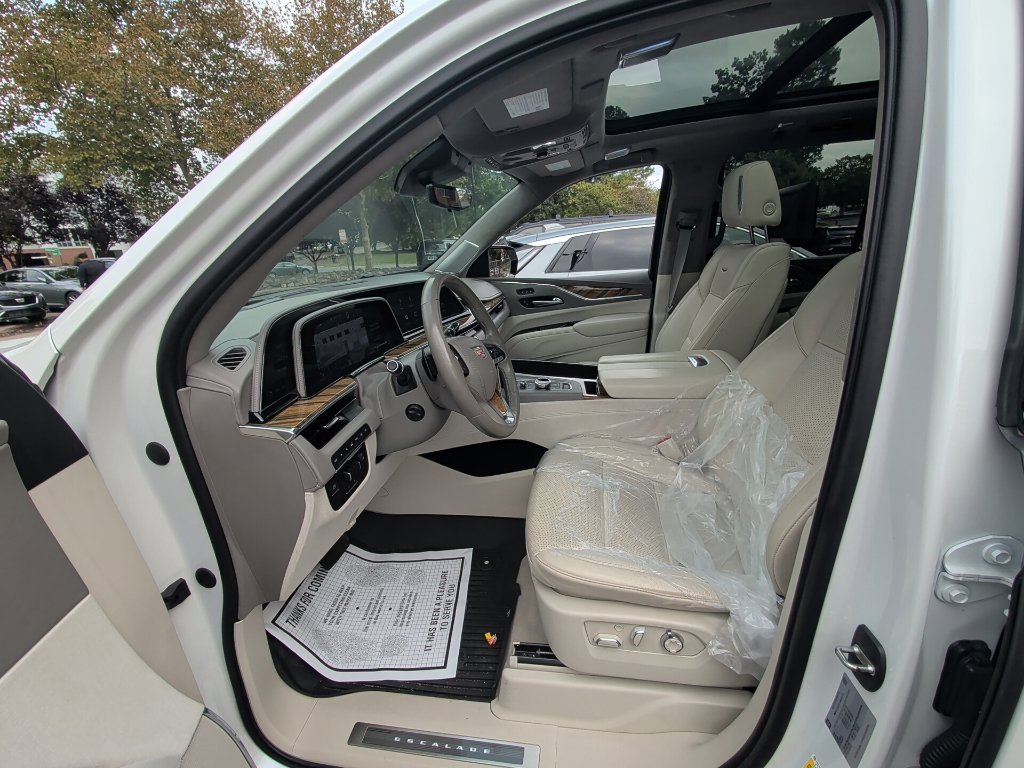 Used 2021 CRYSTAL WHITE TRICOAT Cadillac Sport Platinum image 9