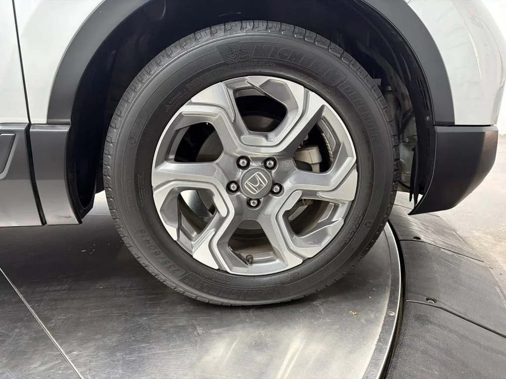 Used 2018 Silver Honda EX-L image 9