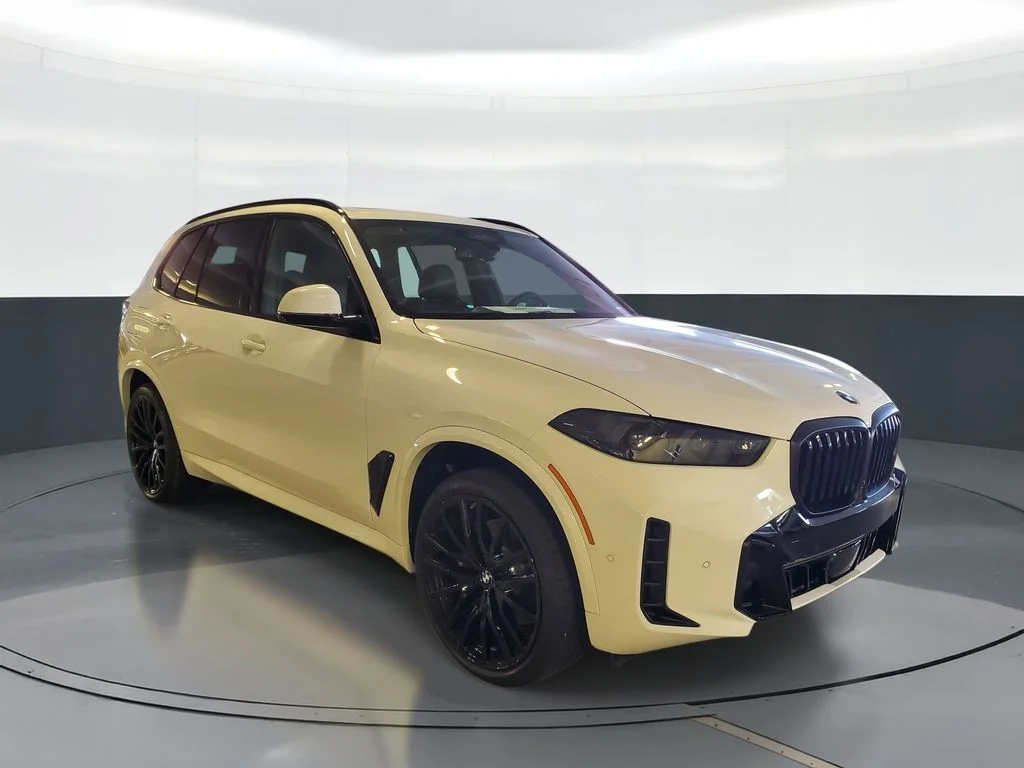 Used 2026 White BMW sDrive40i image 2