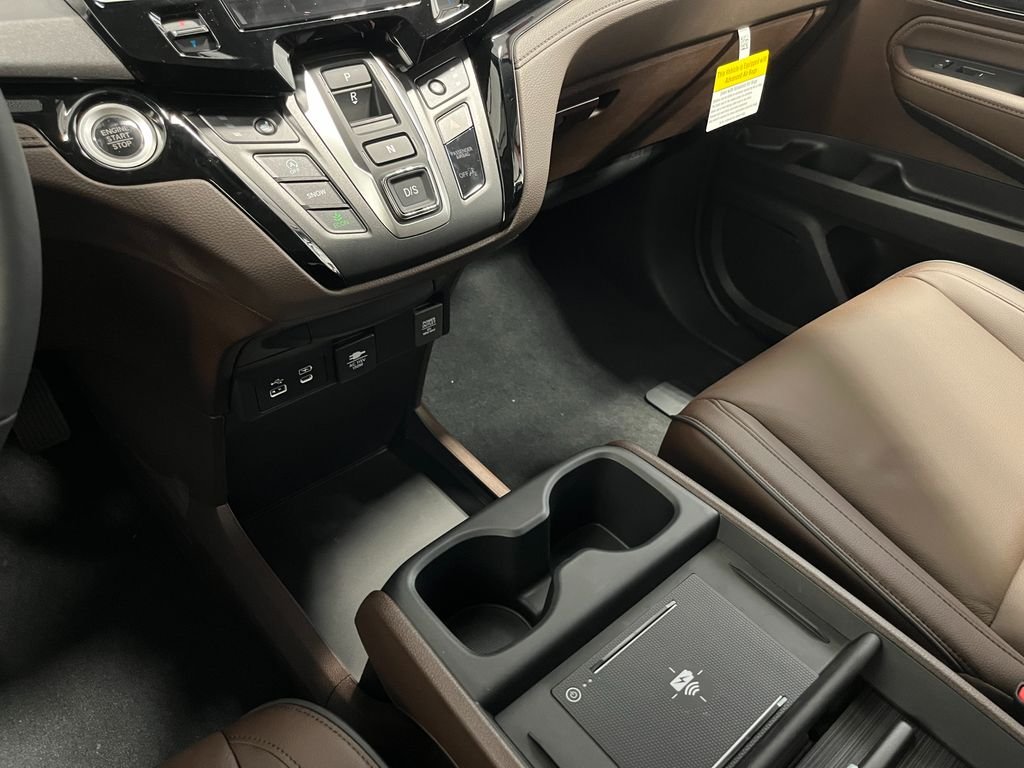 New 2026 Platinum White Pearl Honda Touring image 18