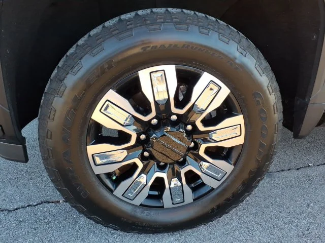 Used 2024 Black GMC Denali image 5