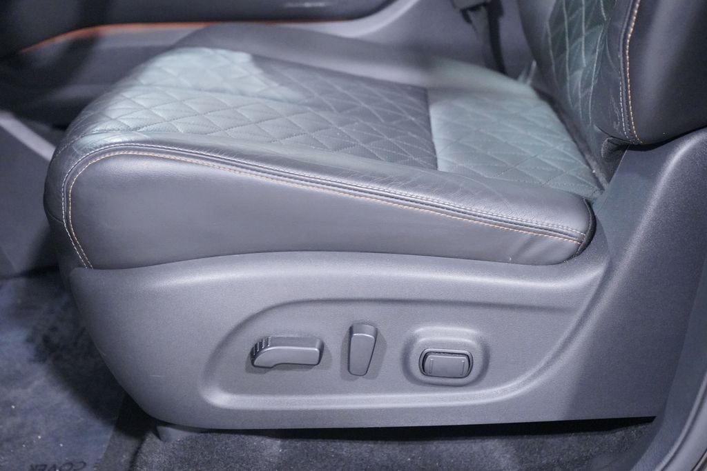 Used 2022 Almond Pearl Nissan Platinum image 8