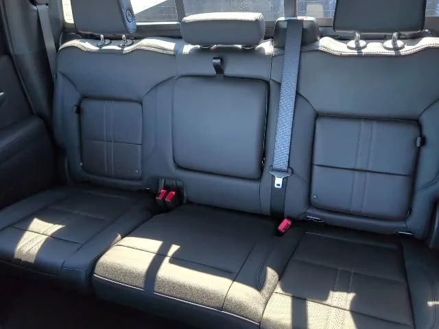 2025 Chevrolet Silverado 1500 High Country - Photo 8