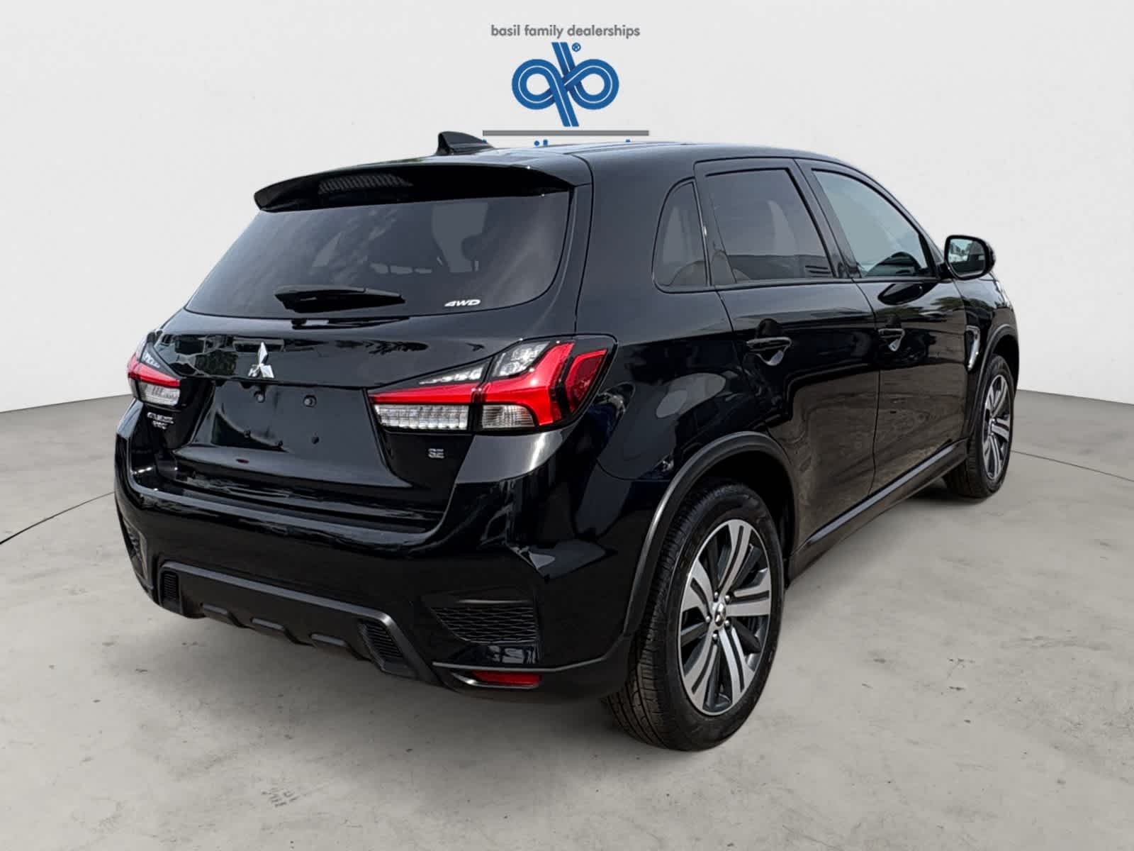 Used 2025 Labrador Black Pearl Mitsubishi SE image 6