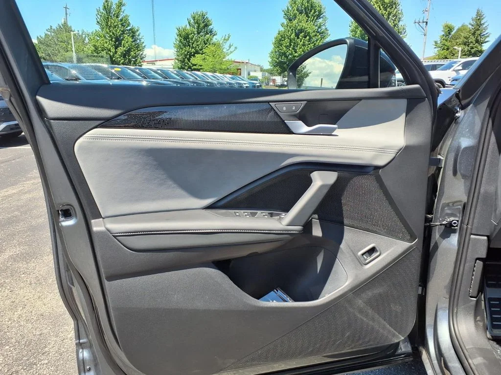 New 2026 Platinum Gray Metallic Volkswagen 2.0T SE R-Line Black image 9