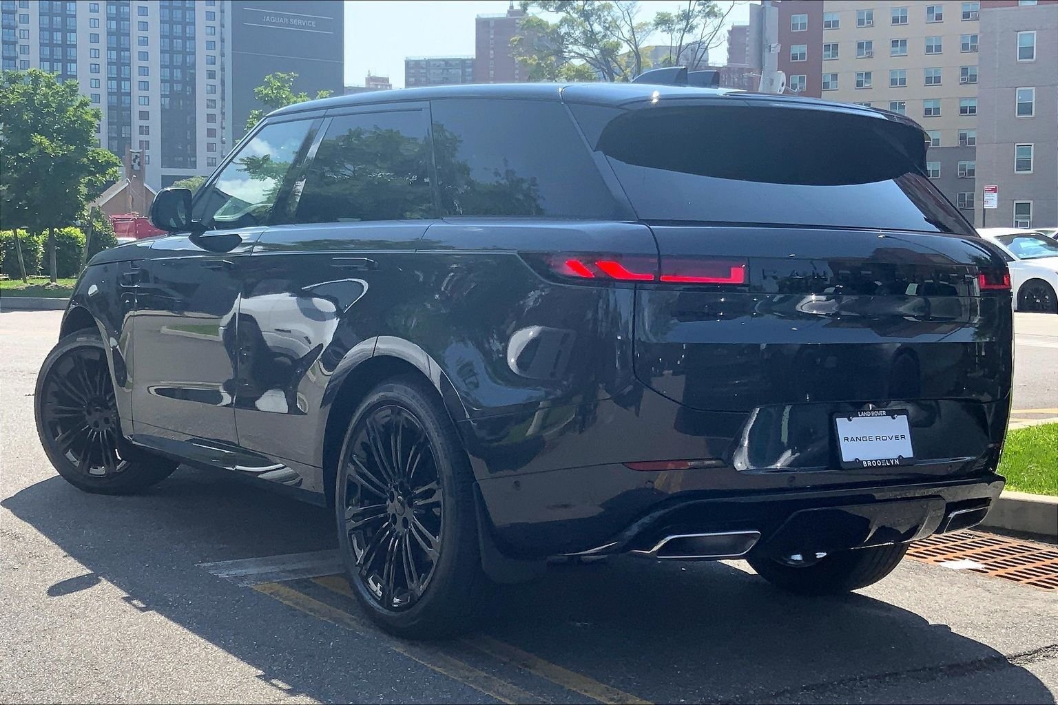 New 2026 Carpathian Grey Land Rover Dynamic SE image 12