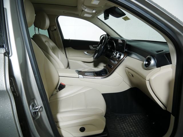 Certified Used 2022  Mercedes-Benz GLC 300 image 13