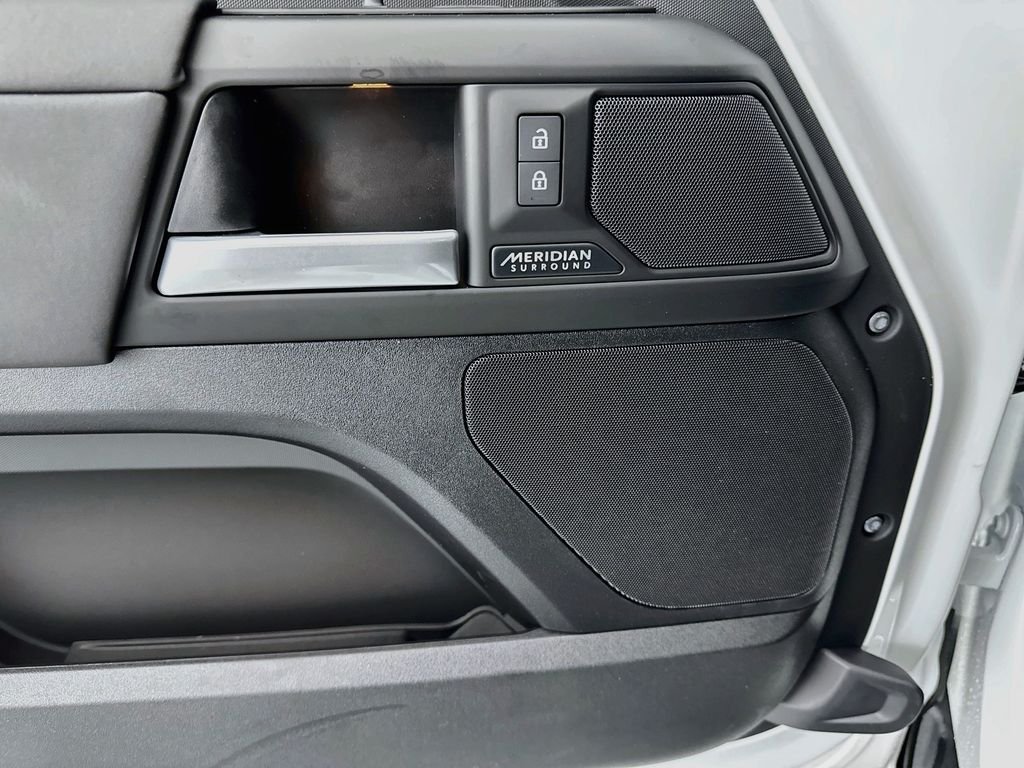 New 2026 Fuji White Land Rover X-Dynamic SE image 19