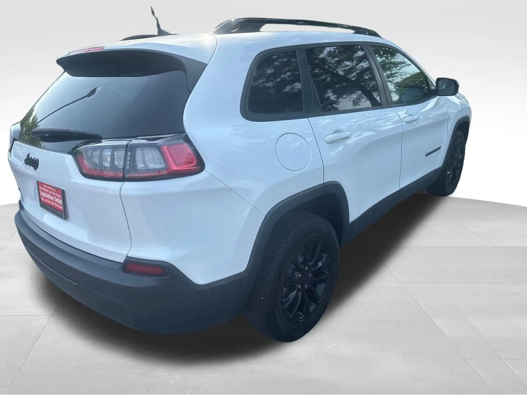 Used 2023 White Jeep Altitude image 27