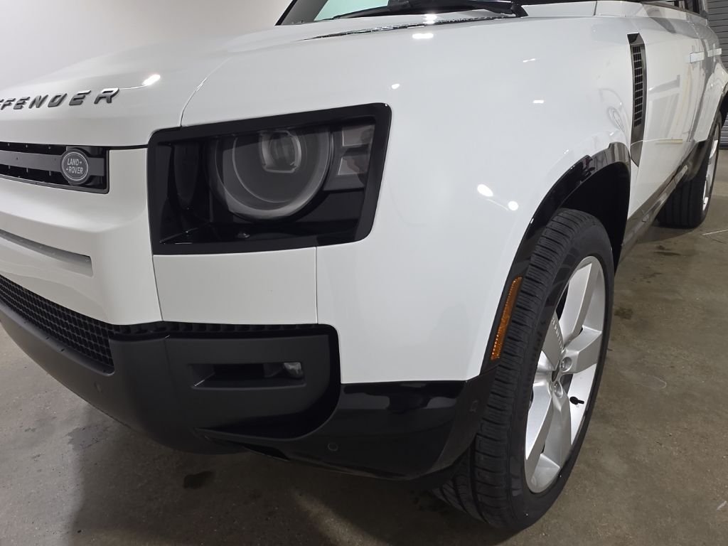 New 2026 Fuji White Land Rover X-Dynamic SE image 11