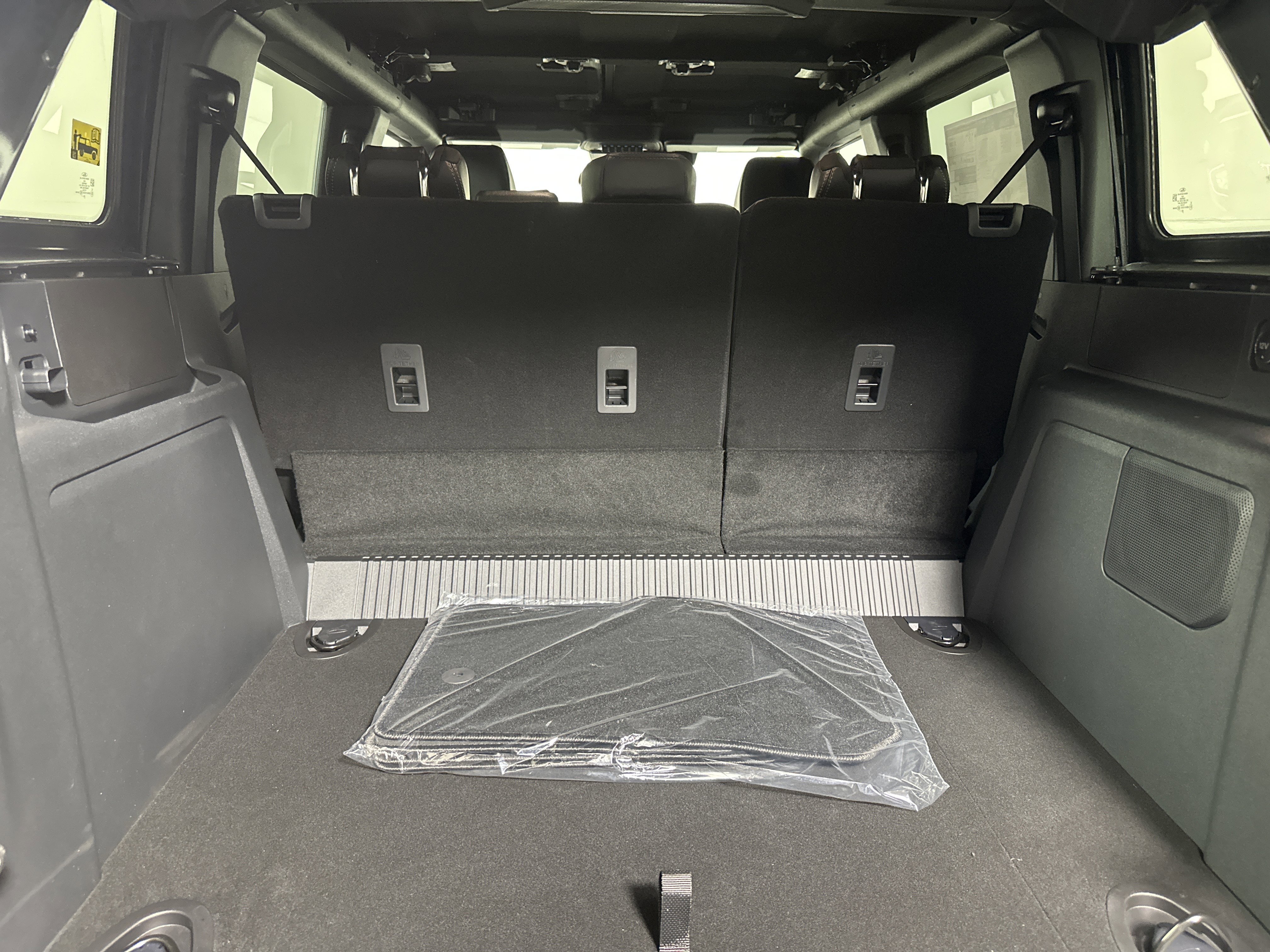 New 2025 CARBONIZED GRAY MET Ford Badlands image 23