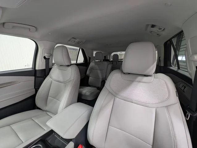 New 2026 Space White Metallic Ford Active image 40