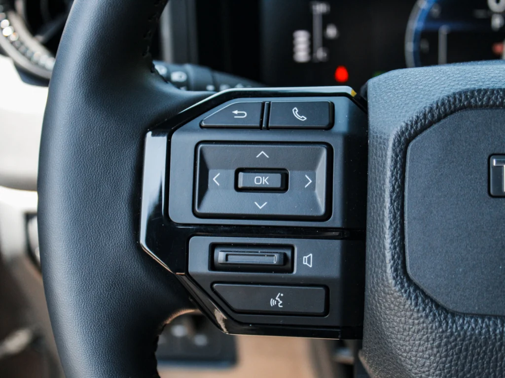 Used 2025  Toyota  image 12