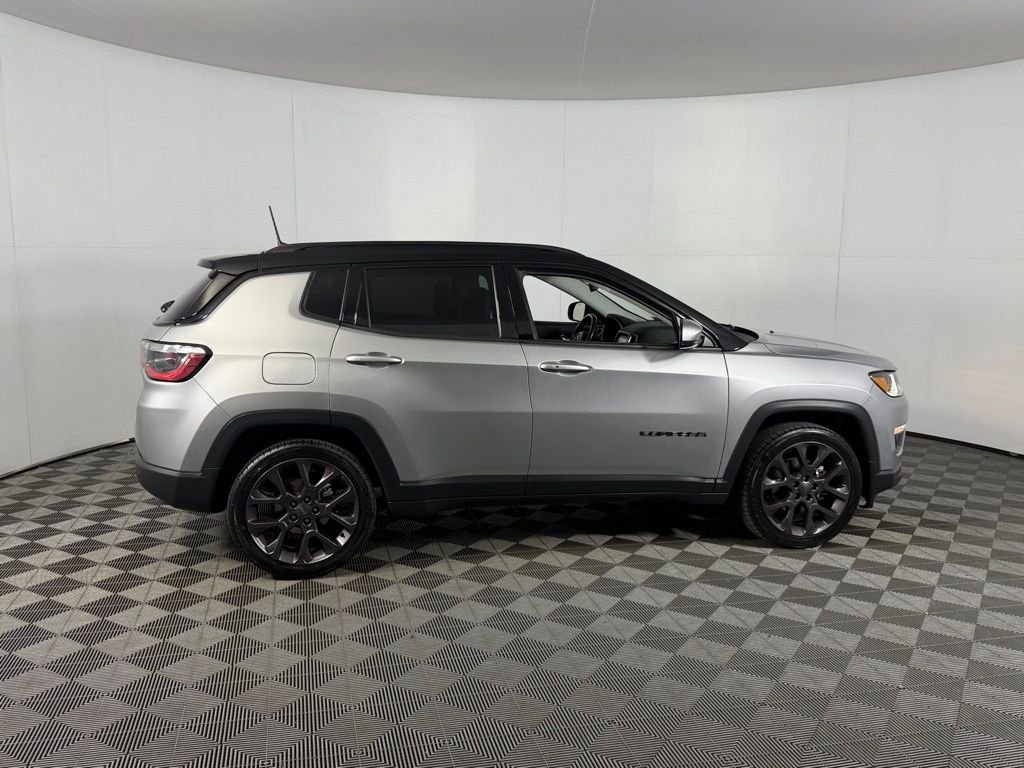 Used 2019 Silver Jeep Limited image 7