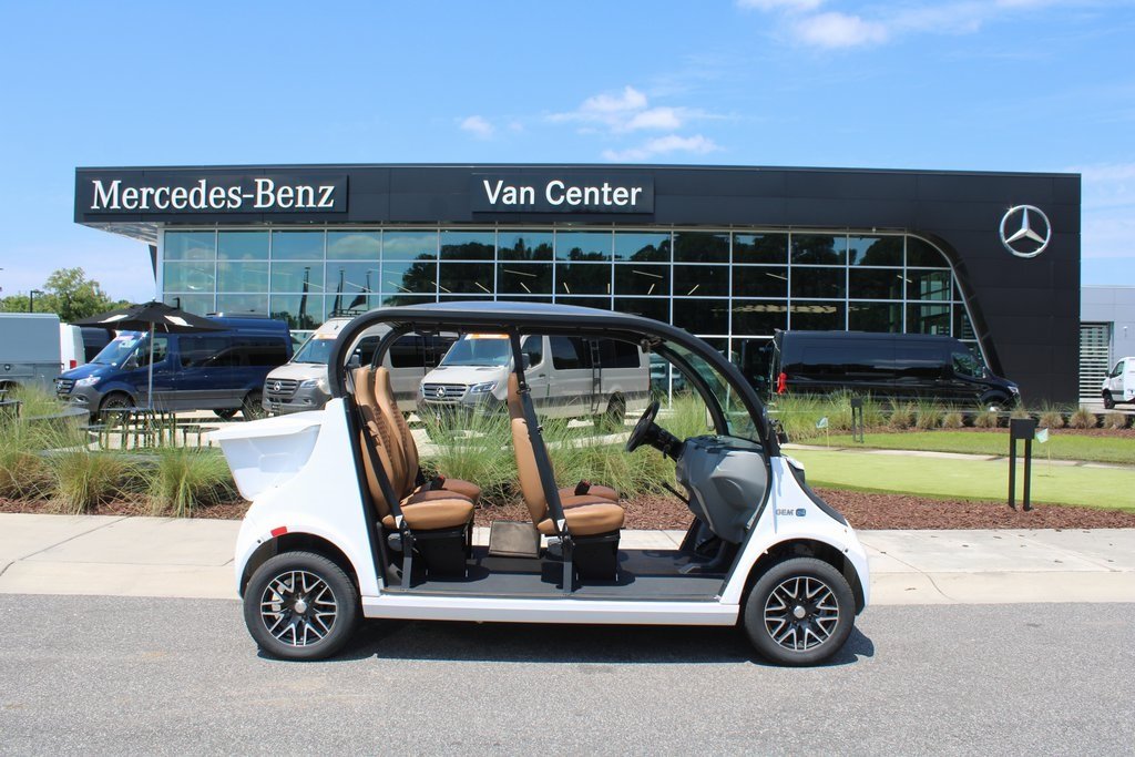 2022 Mercedes Benz E photo 3