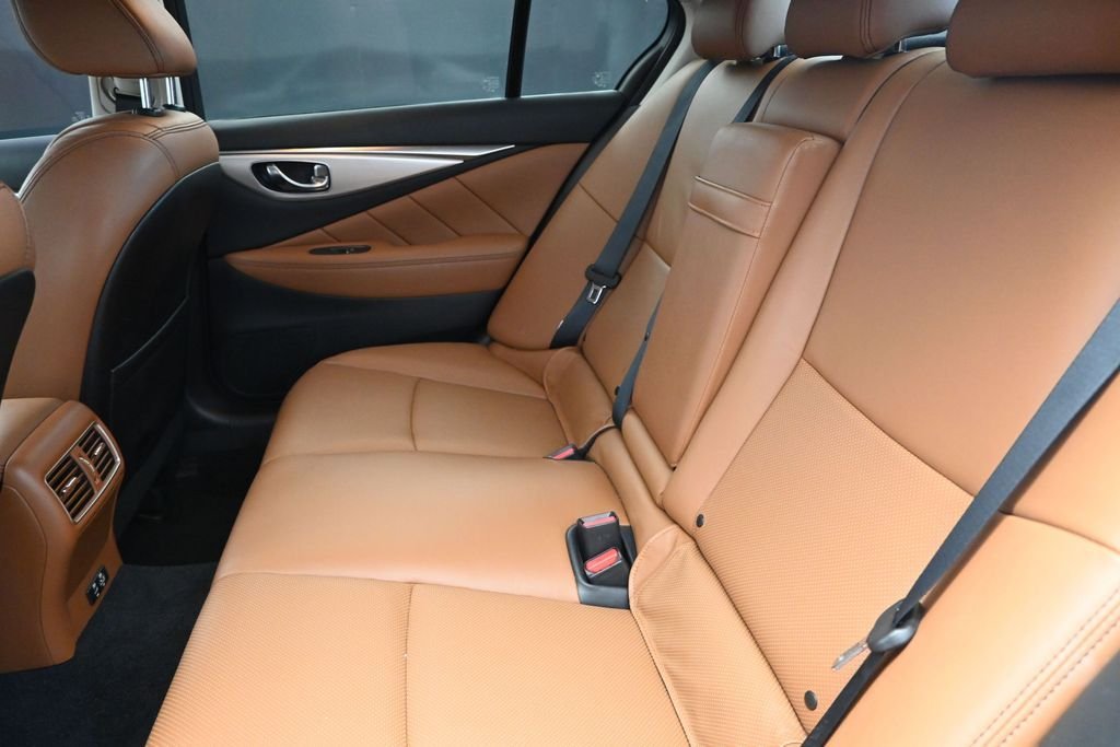 Certified Used 2023 Gray INFINITI LUXE image 18