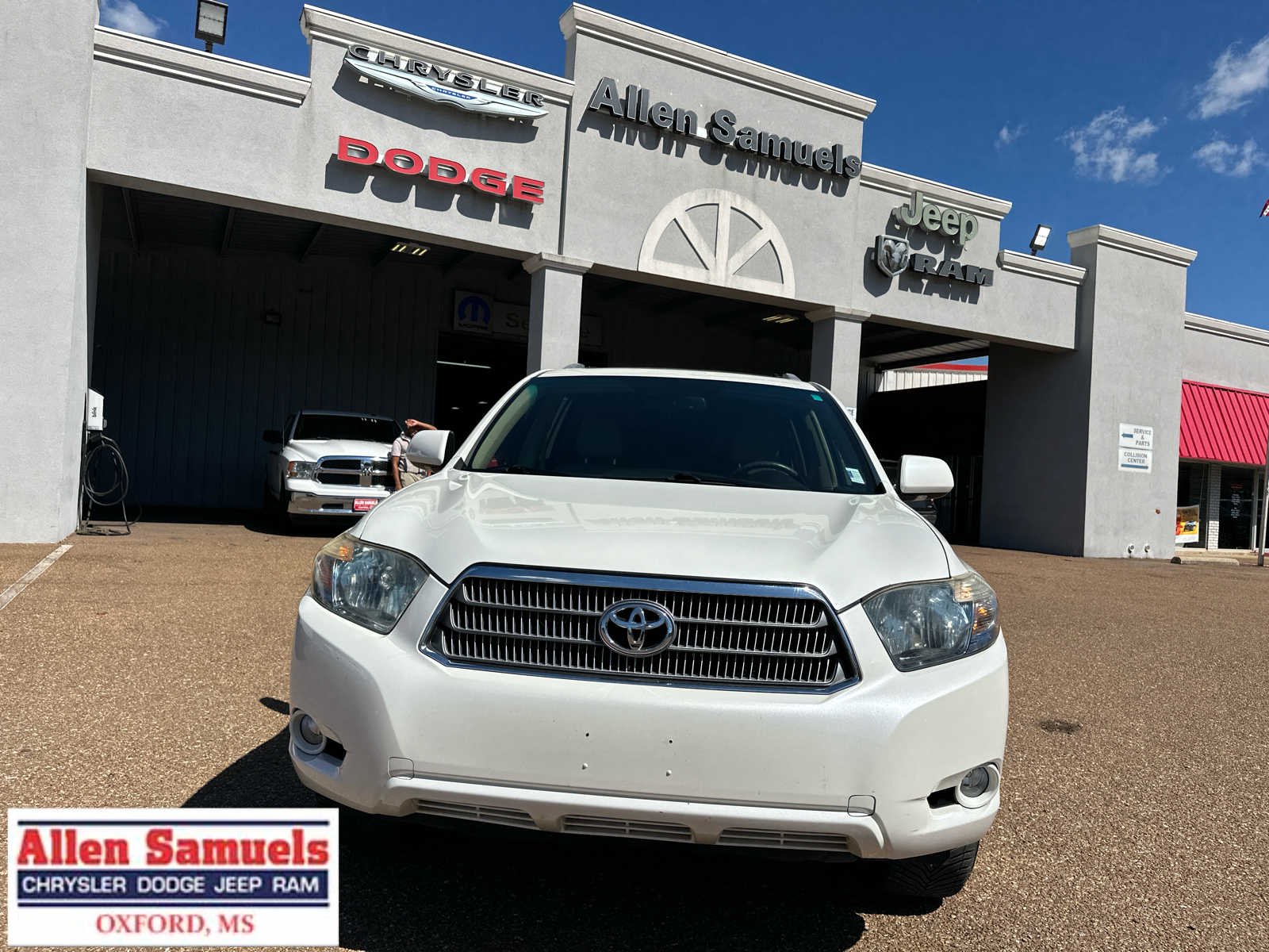 Used 2010 Blizzard Pearl Toyota Limited w/3rd Row image 11