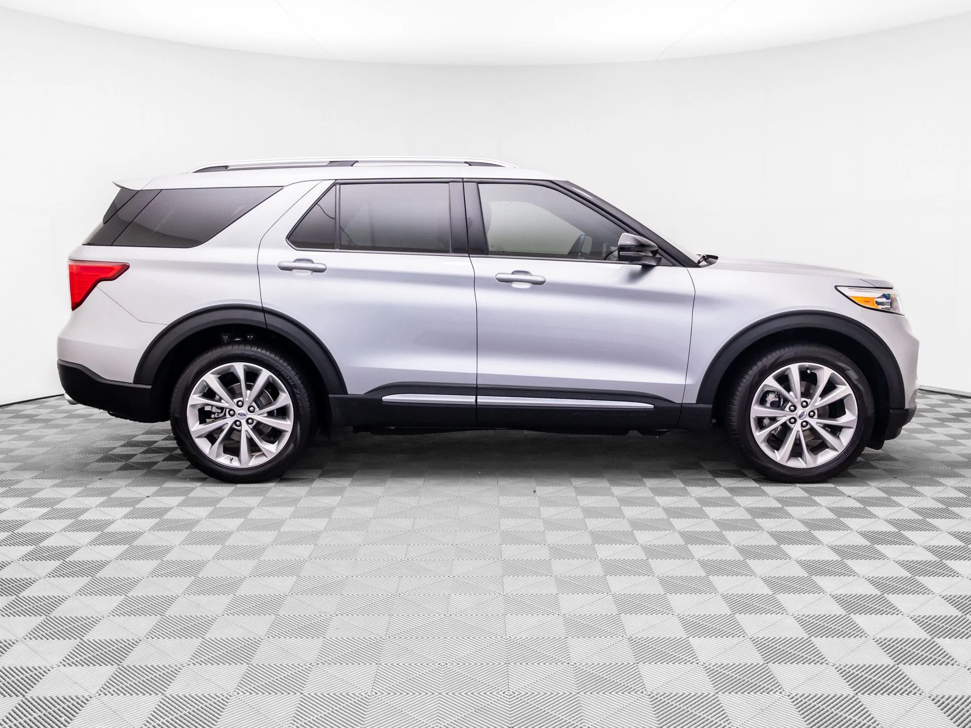 Used 2023 Silver Ford Platinum image 6