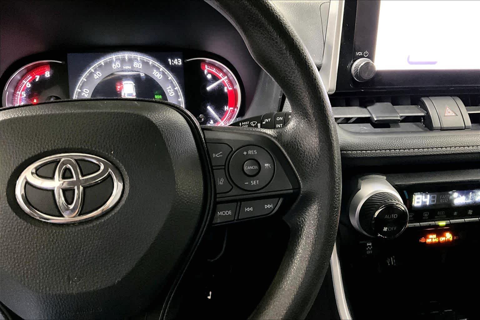 Used 2025 Ruby Flare Pearl Toyota XLE image 25