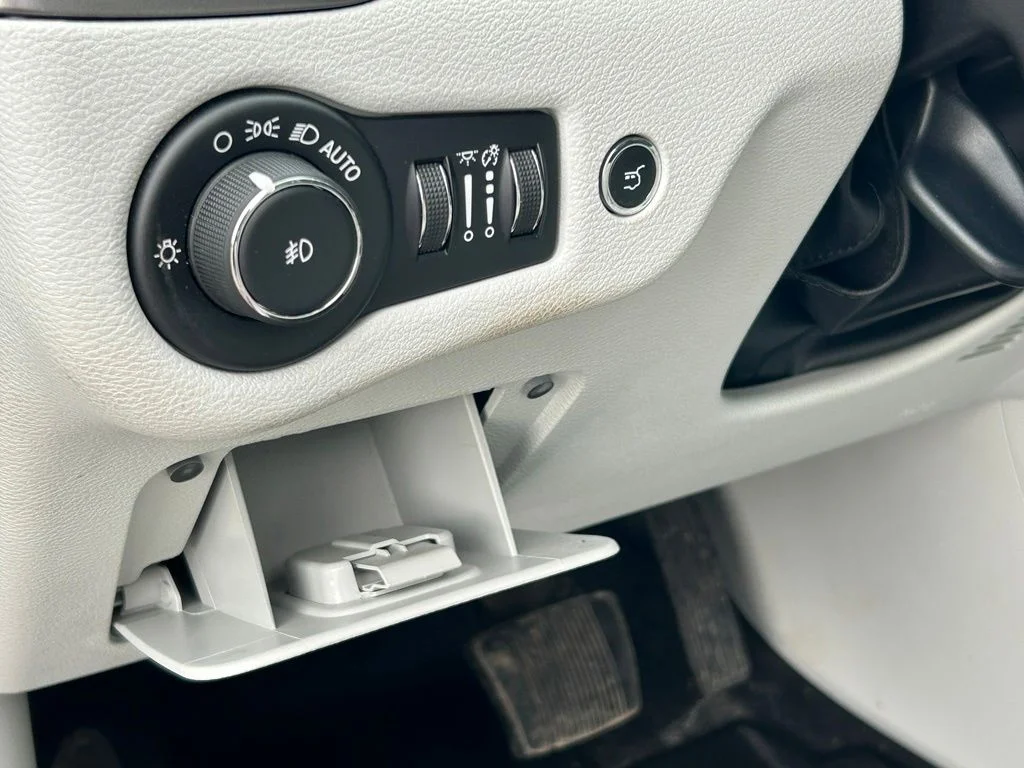 Used 2019 Red Jeep Limited image 17