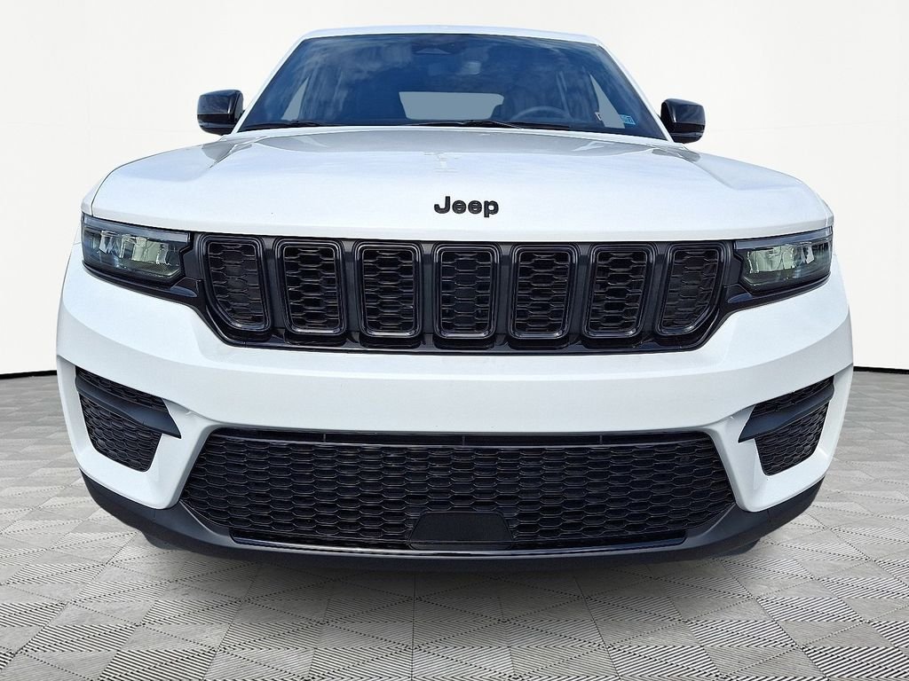 Used 2023 White Jeep Altitude X image 2