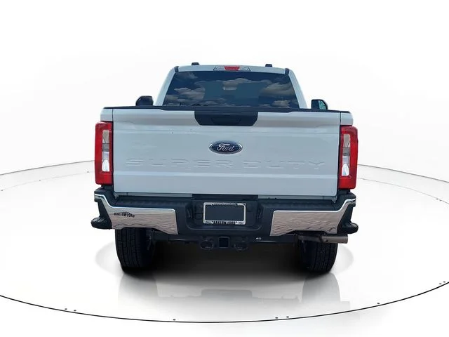 New 2026 Oxford White Ford XLT image 6