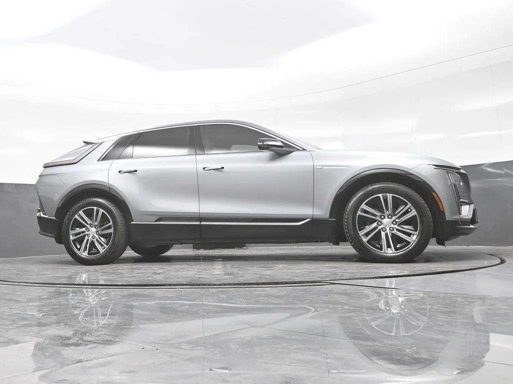 Used 2024 Silver Cadillac Luxury image 30