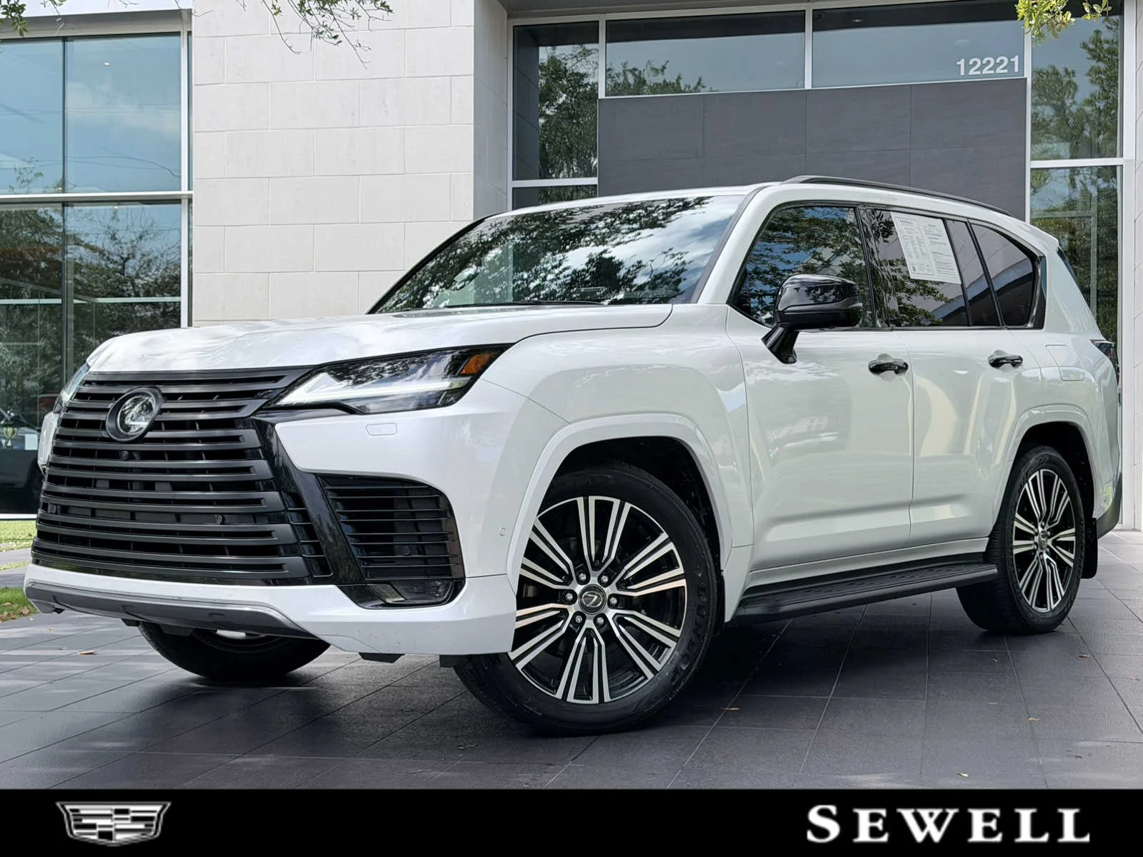 2025 Lexus LX 600 700h Luxury's photo